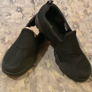 Sketchers Lightweight Women’s Black Walking Shoes, Size 13W, NWOT.